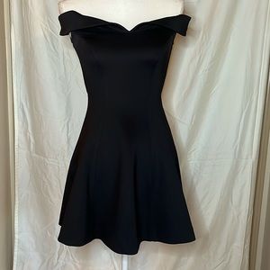 Guess dress. off the shoulder black mini